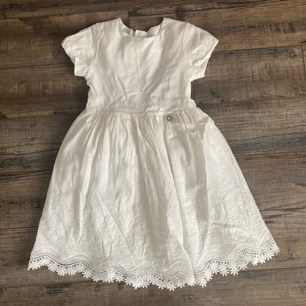 Mayoral dress size 6, runs small more like a 5T.